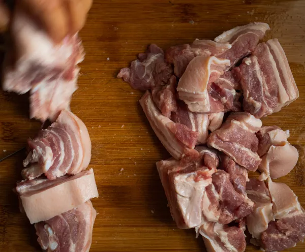 В Ивановской области нашли смертельно опасную свалку гнилого мяса